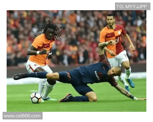 加拉塔萨雷与国际米兰激战正酣谁能在欧冠赛场笑到最后